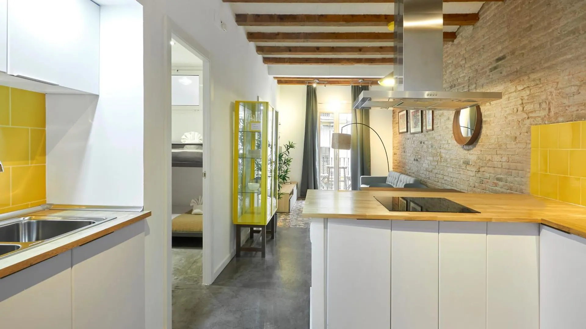 64 Apartment In A Typical Barcelona'S Old Building