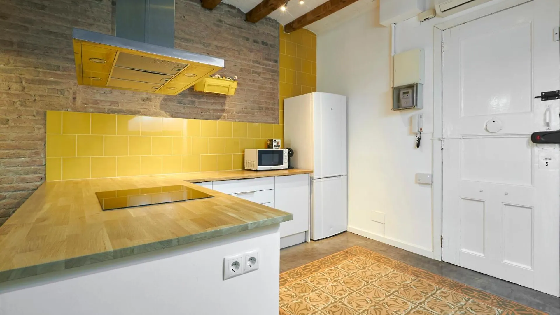 64 Apartment In A Typical Barcelona'S Old Building Spain