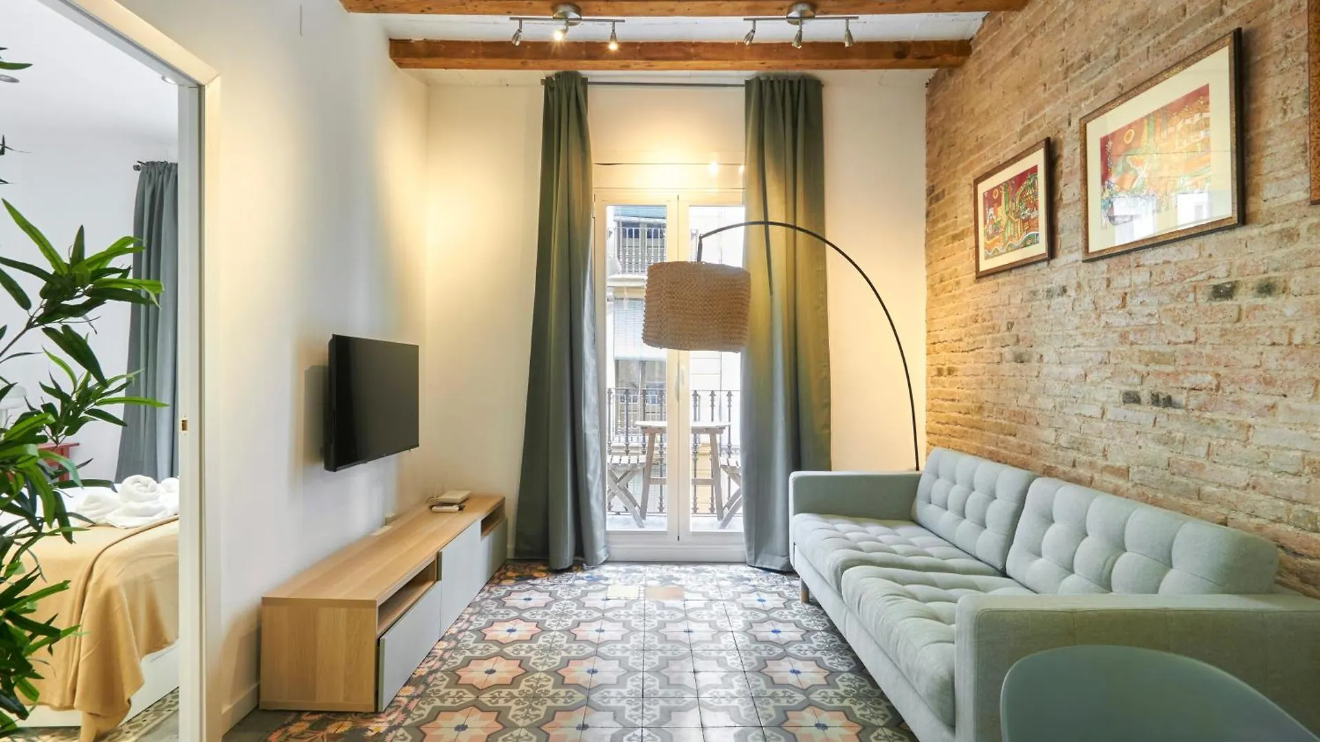 64 Apartment In A Typical Barcelona'S Old Building  Barcelona