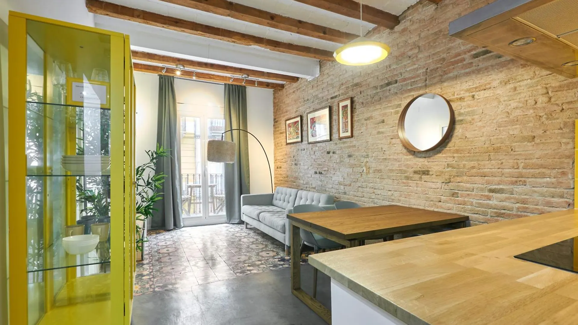 64 Apartment In A Typical Barcelona'S Old Building Spain